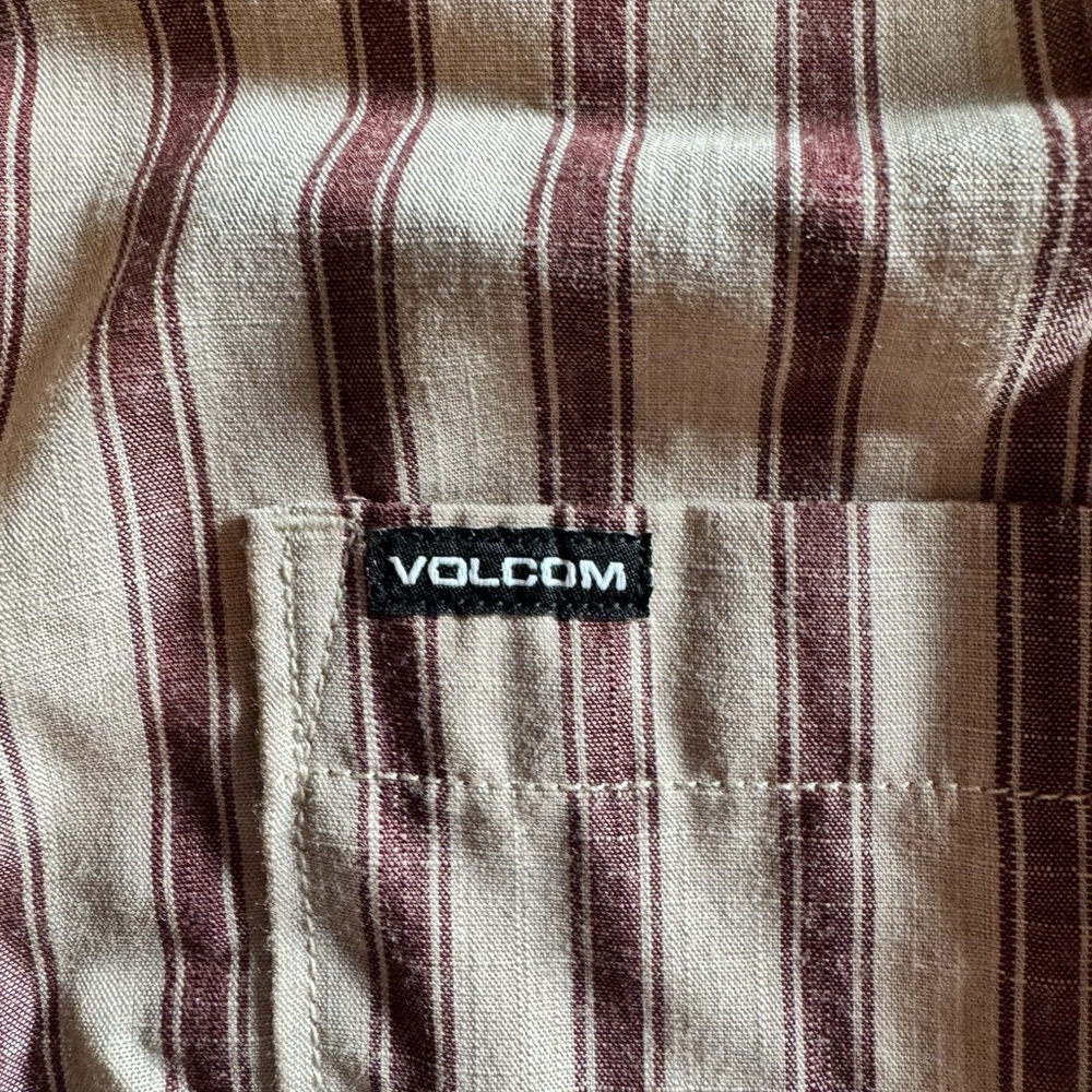 Lightweight Volcom button up casual shirt